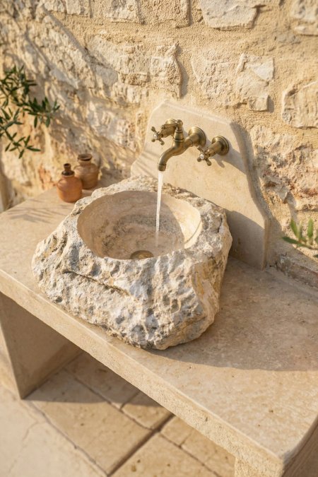 حوض حجر طبيعي (دائري خام) – 52×52 سم